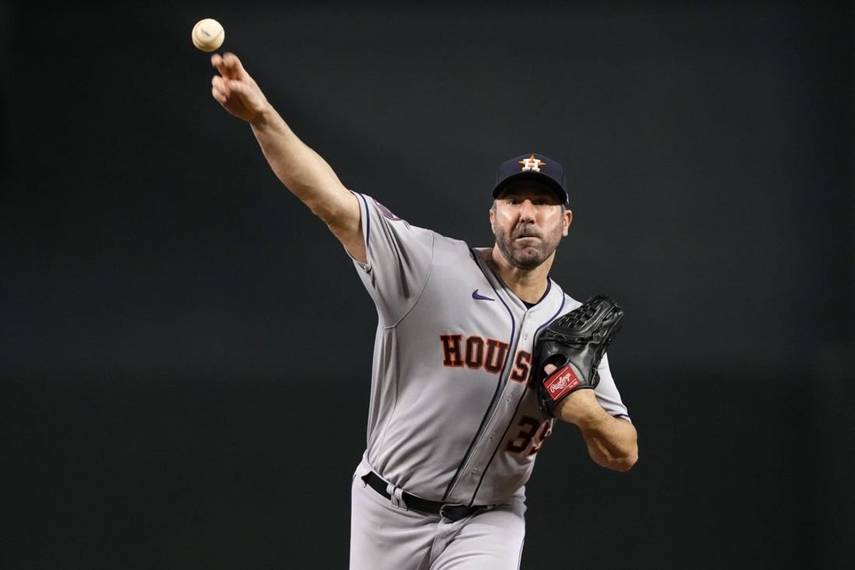 Sep 30, 2023; Phoenix, Arizona, USA; Houston Astros starting pitcher Justin Verlander (35) pitches against the Arizona Diamondbacks during the fourth inning at Chase Field.