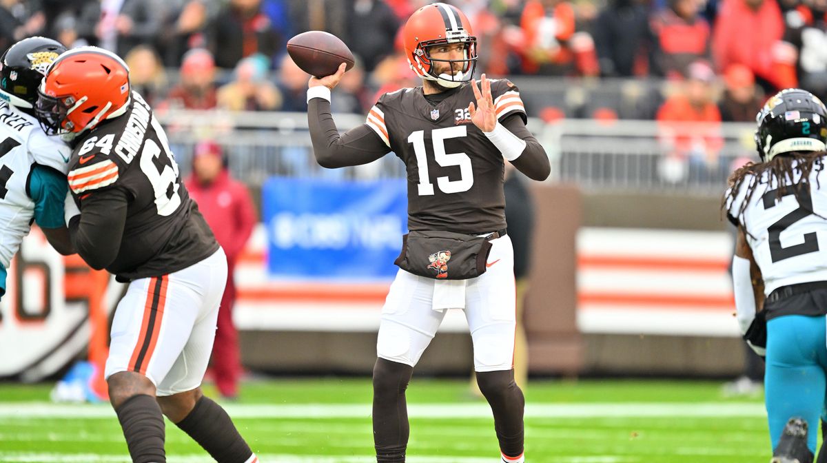 Joe Flacco (15).