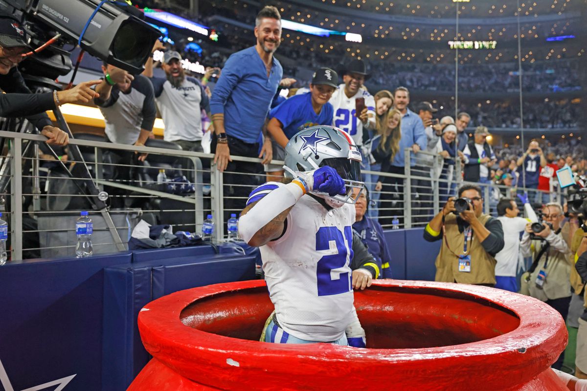 Zeke Elliot is back in the Salvation Army bucket.