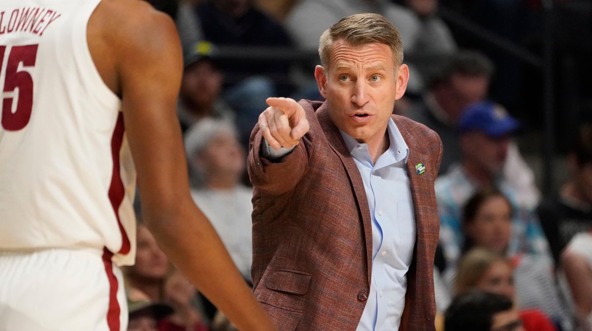 Alabama coach Nate Oats calls out to forward Noah Clowney during the first half of the team’s second-round college basketball game against Maryland in the men’s NCAA Tournament in Birmingham, Ala.