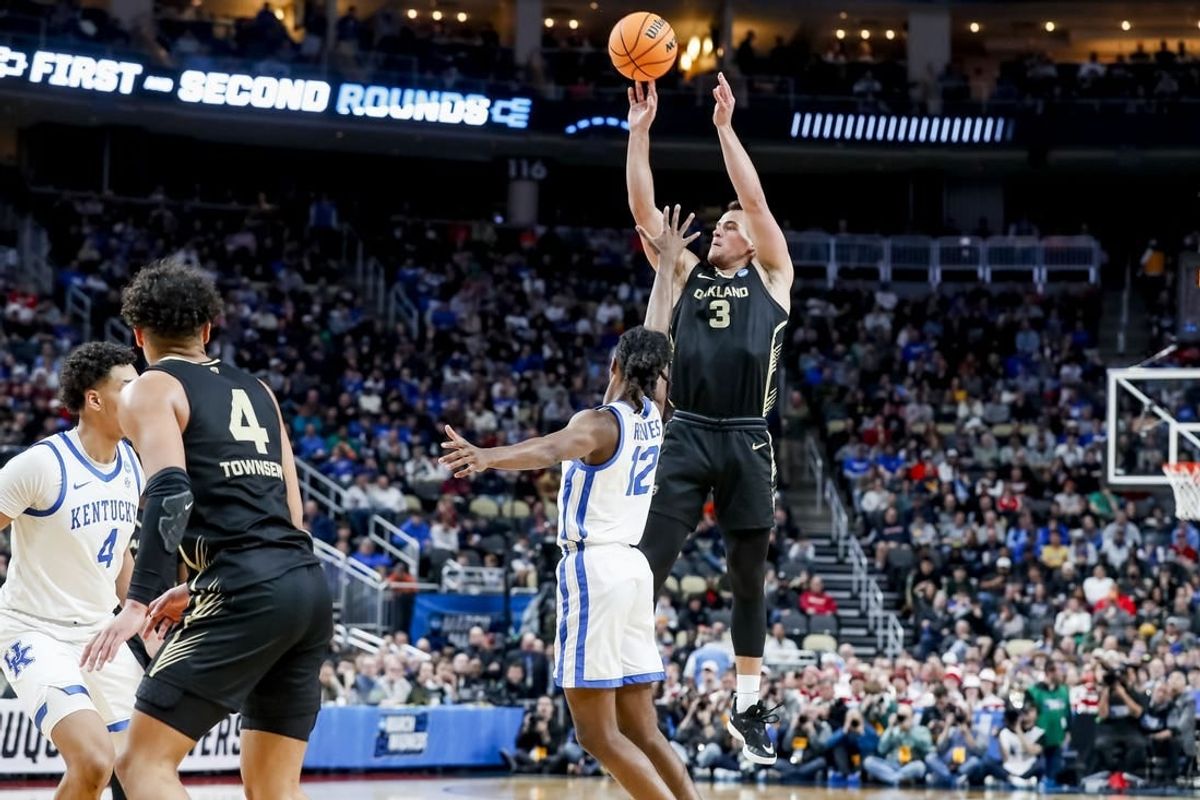 Mar 21, 2024; Pittsburgh, PA, USA; Oakland Golden Grizzlies guard Jack Gohlke (3) jump to score a three pointer during the second half in the first round of the 2024 NCAA Tournament at PPG Paints Arena.