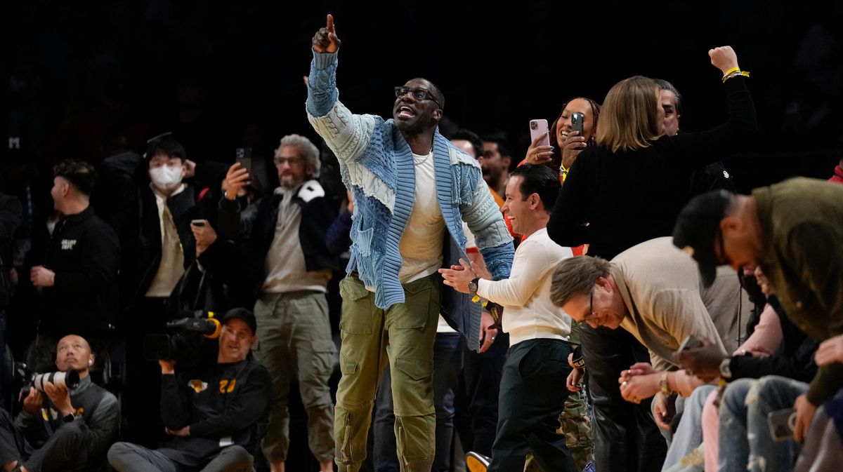 Shannon Sharpe steps on the court to argue with Dillon Brooks during the Lakers’ Grizzlies game.