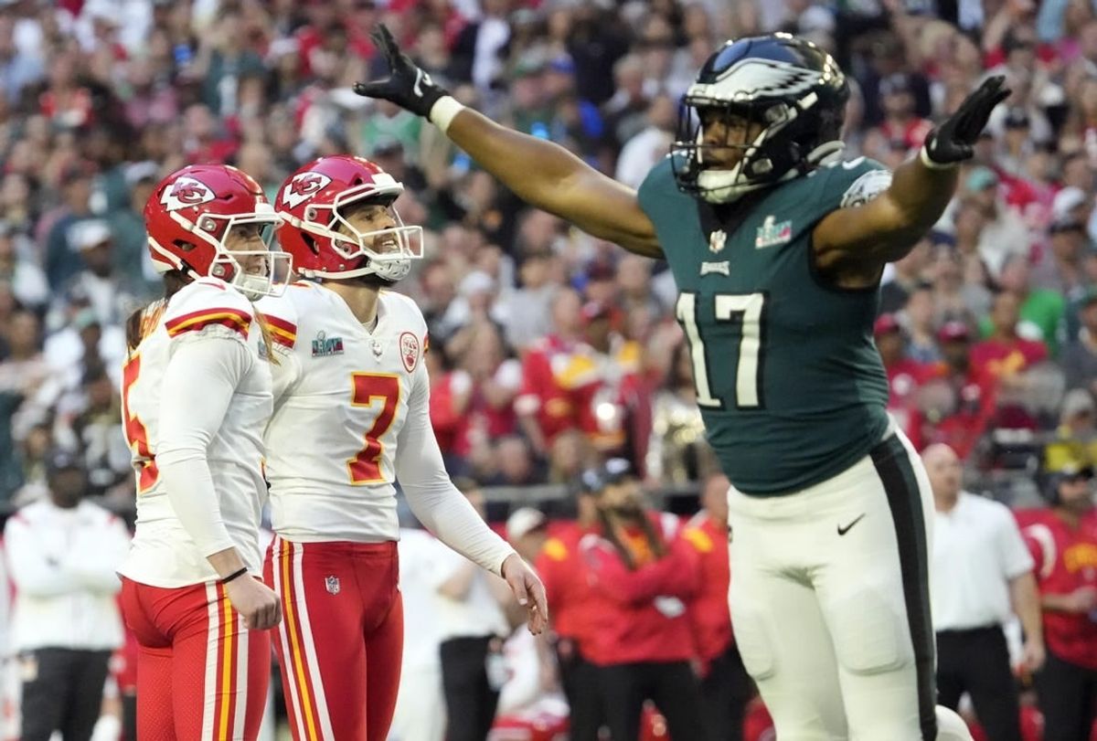 Philadelphia Eagles linebacker Nakobe Dean (17) reacts after Kansas City Chiefs placekicker Harrison Butker (7) misses a field goal attempt during the first quarter in Super Bowl LVII at State Farm Stadium in Glendale on Feb. 12, 2023.

Nfl Super Bowl Lvii Kansas City Chiefs Vs Philadelphia Eagles