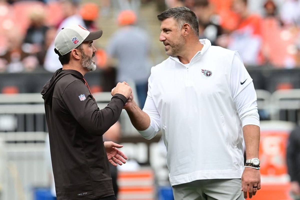 Sep 24, 2023; Cleveland, Ohio, USA; Cleveland Browns head coach Kevin Stefanski shakes hands with Tennessee Titans head coach Mike Vrabel before the game between the Browns and the Titans at Cleveland Browns Stadium.