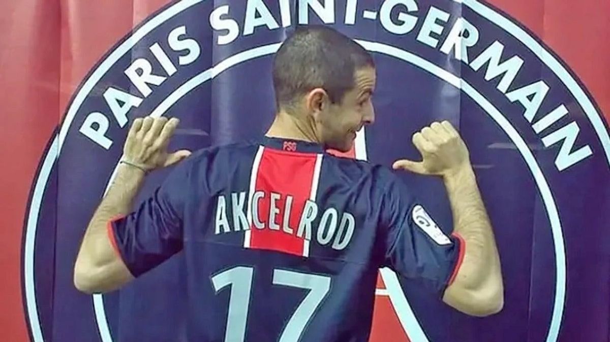 Meet the man who faked his way onto PSG. Kinda.