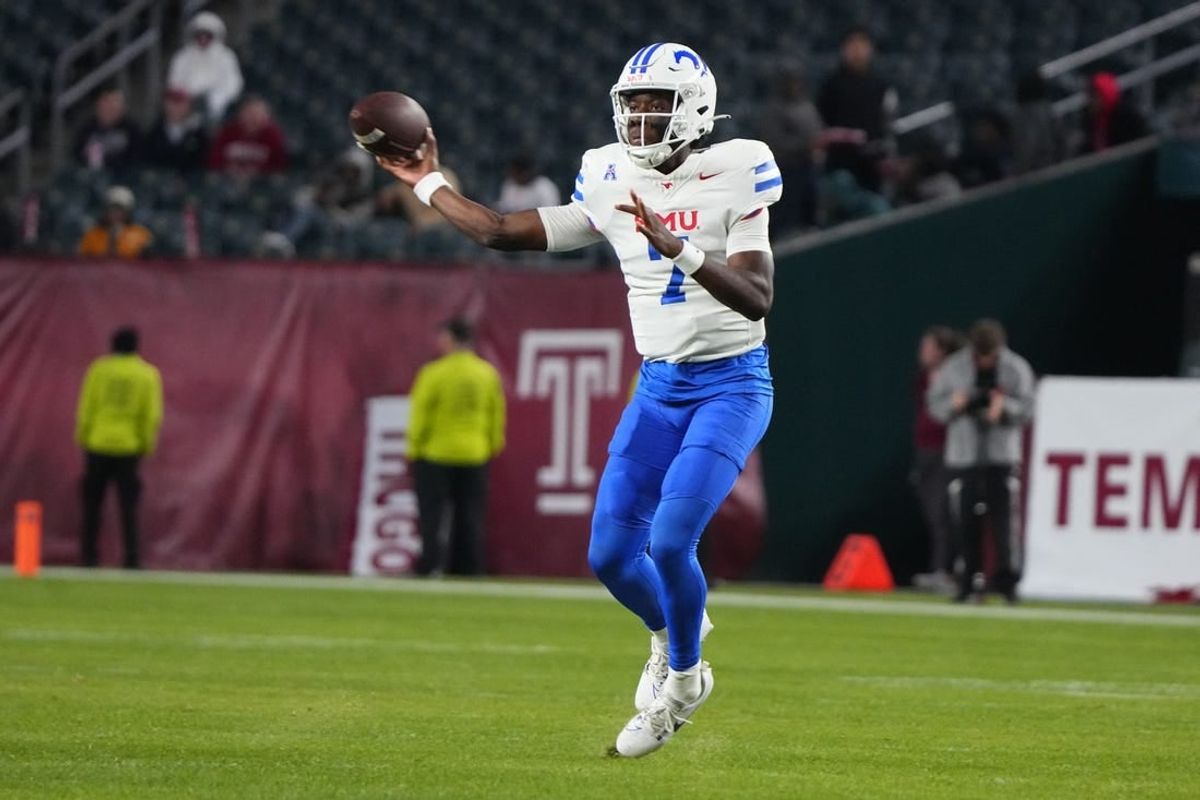 Oct 20, 2023; Philadelphia, Pennsylvania, USA; SMU Mustangs quarterback Kevin Jennings (7) throws the ball against the Temple Owls during the second half at Lincoln Financial Field.