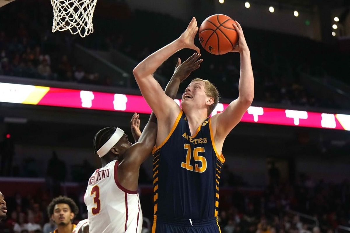 Nov 14, 2023; Los Angeles, California, USA; UC Irvine Anteaters center Bent Leuchten (15) shoots the ball against Southern California Trojans forward Vincent Iwuchukwu (3)  in the first half at Galen Center.