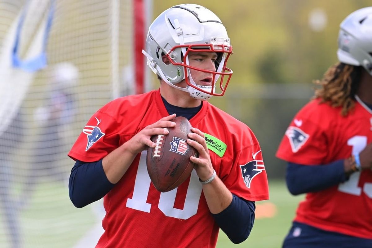 May 11, 2024; Foxborough, MA, USA; New England Patriots quarterback Drake Maye (10) works out at at the New England Patriots rookie camp at Gillette Stadium.