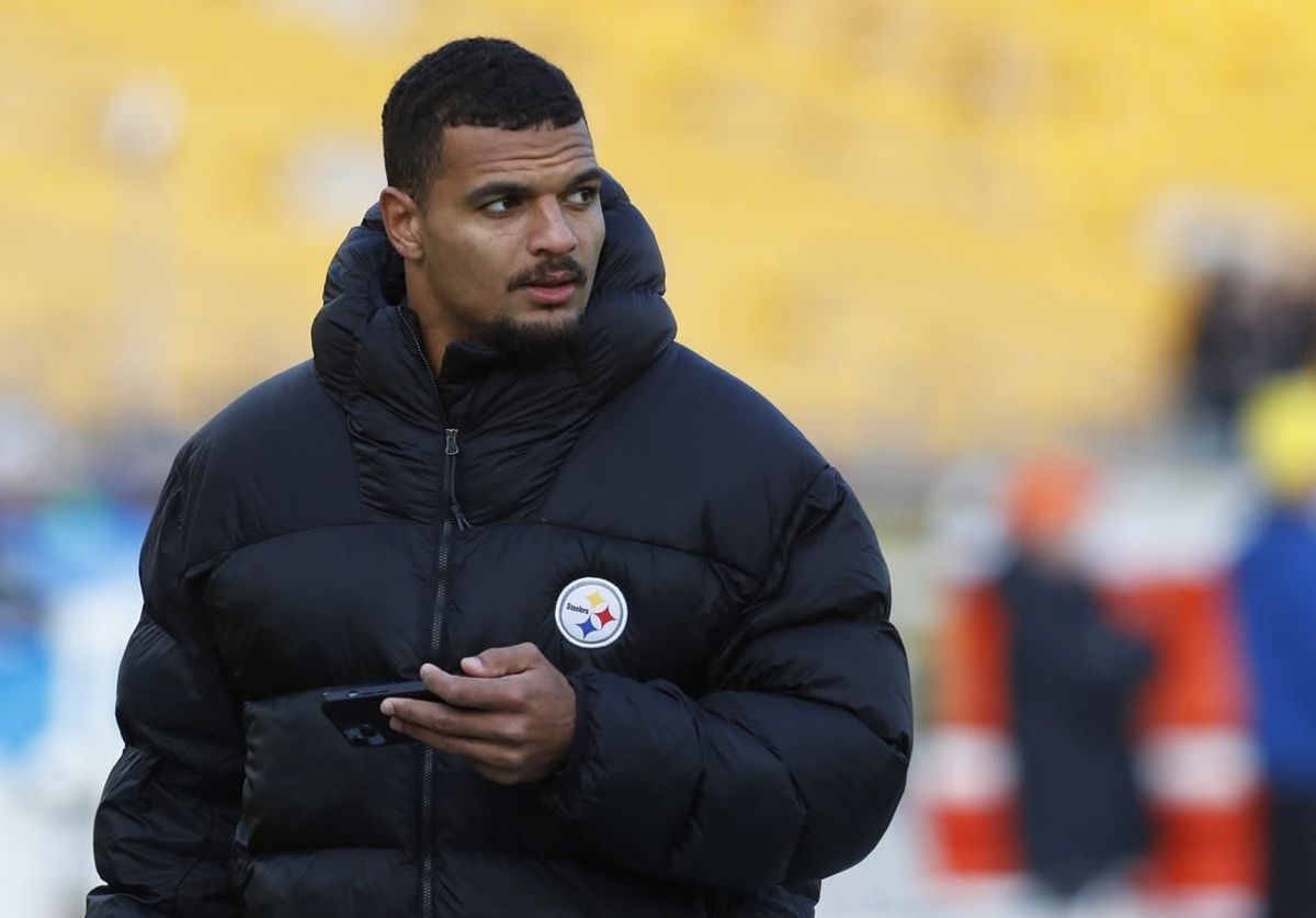 Nov 12, 2023; Pittsburgh, Pennsylvania, USA;  Pittsburgh Steelers safety Minkah Fitzpatrick (39) walks the field before the game against the Green Bay Packers at Acrisure Stadium.