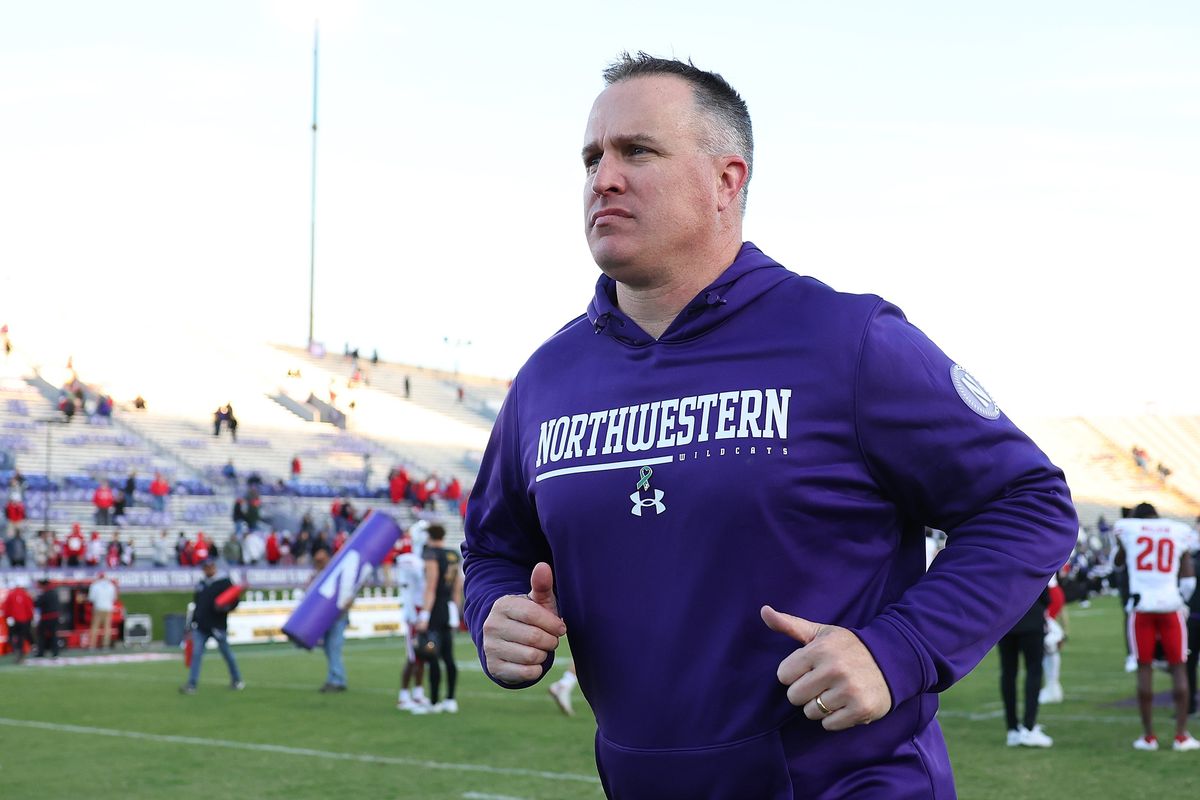 Pat Fitzgerald, ex entrenador de fútbol de Northwestern, deshonrado