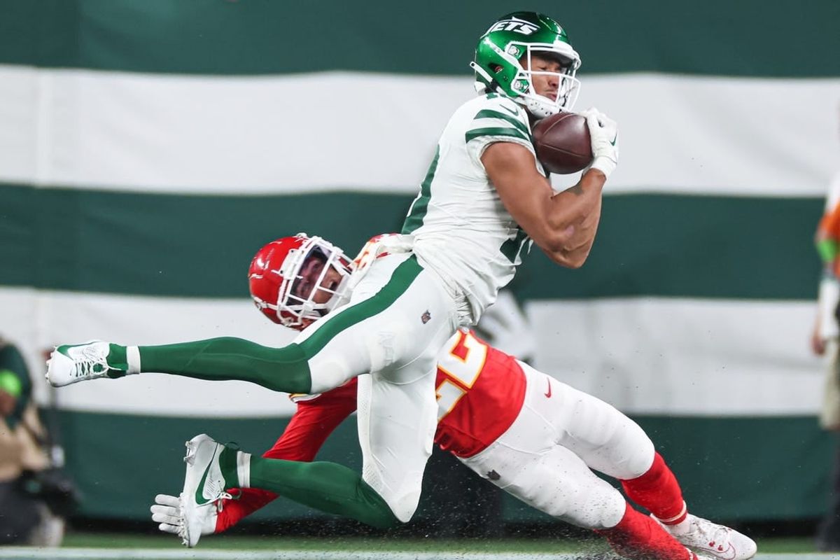 Oct 1, 2023; East Rutherford, New Jersey, USA; New York Jets wide receiver Allen Lazard (10) makes a catch as Kansas City Chiefs cornerback Trent McDuffie (22) defends during the first half at MetLife Stadium.