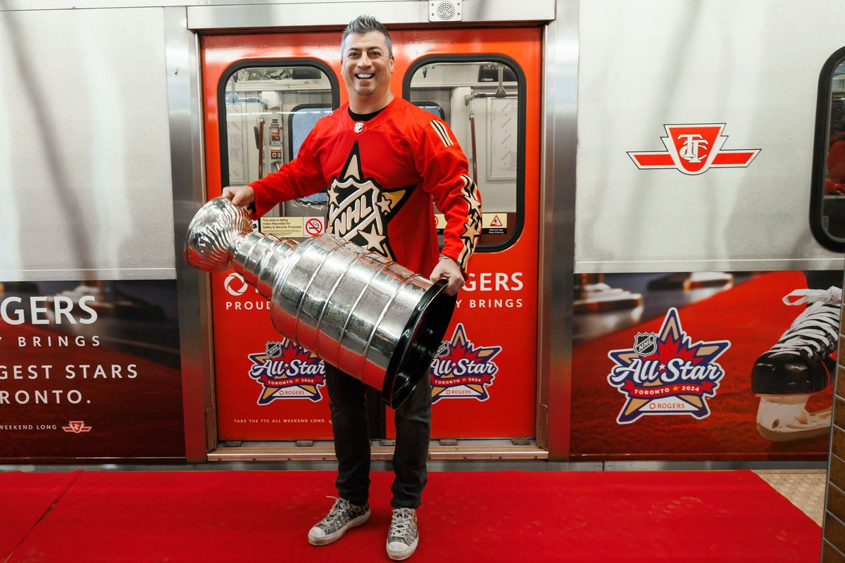 Former Toronto Maple Leafs player Tomas Kaberle and the Stanley Cup took the subway from midtown Toronto to the 
city’s downtown core to promote the NHL All-Star 
Game.