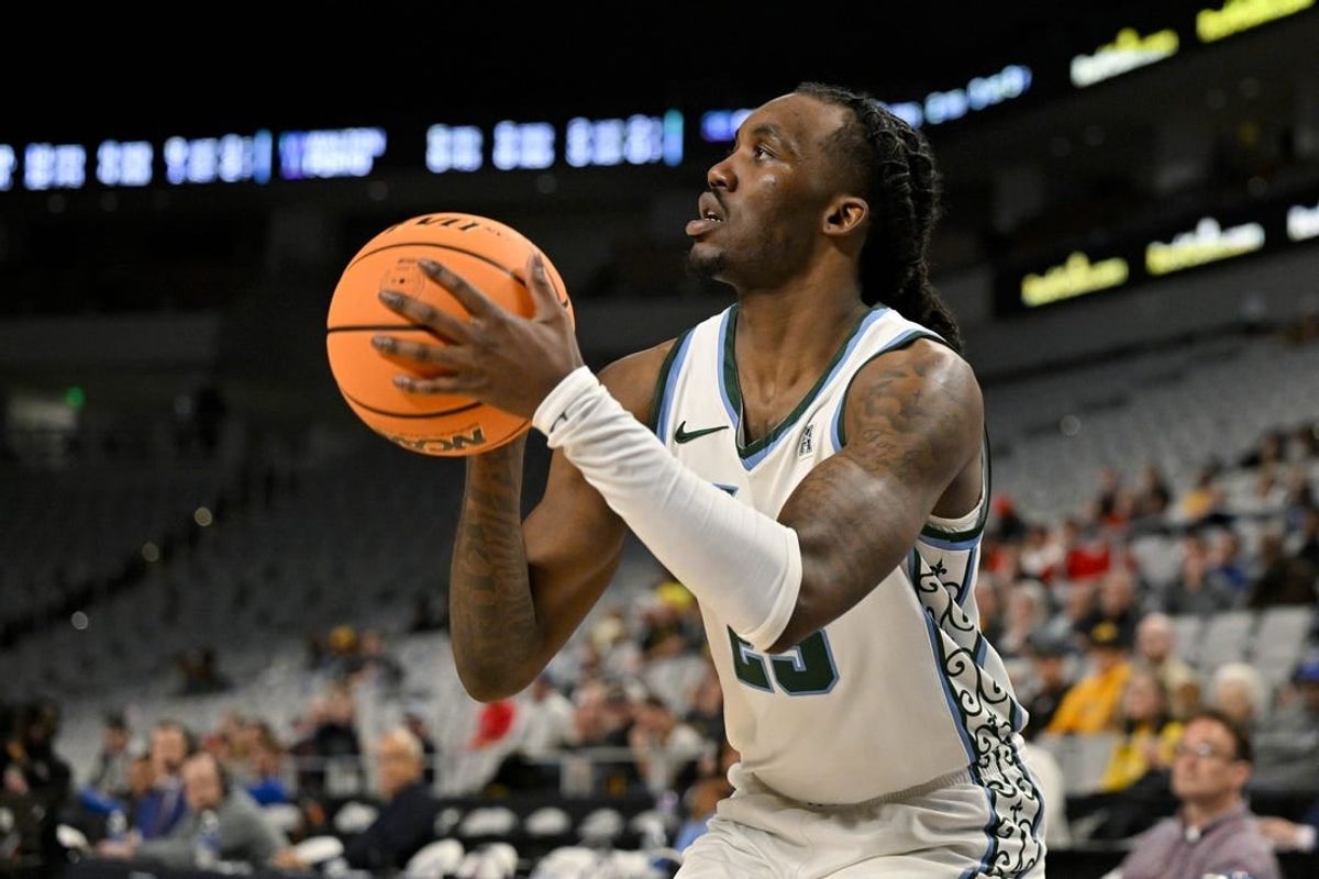Mar 10, 2023; Fort Worth, TX, USA; Tulane Green Wave guard Jaylen Forbes (25) makes a jump shot against the Wichita State Shockers during the second half at Dickies Arena.