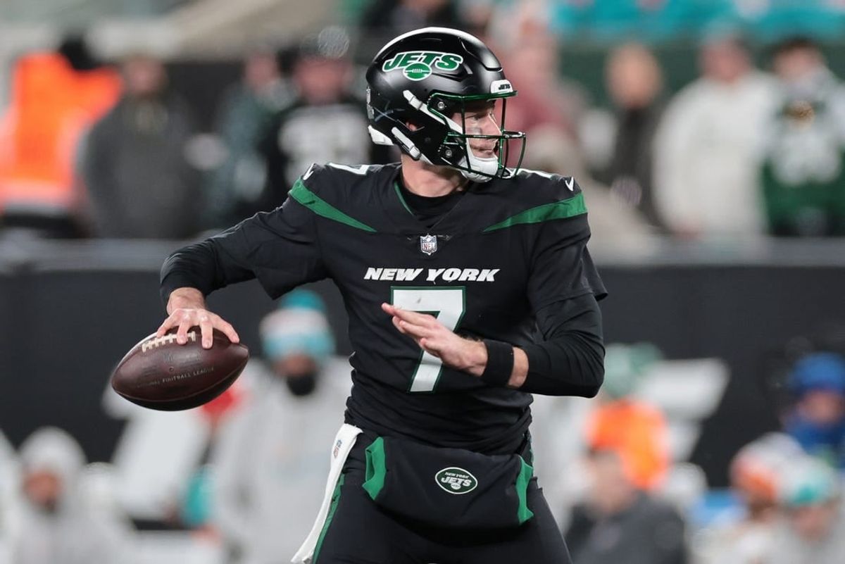 Nov 24, 2023; East Rutherford, New Jersey, USA; New York Jets quarterback Tim Boyle (7) throws the ball during the second half against the Miami Dolphins at MetLife Stadium.