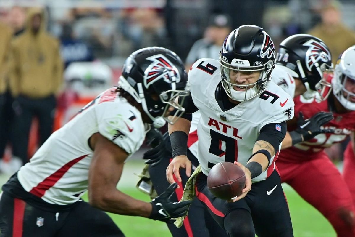 Nov 12, 2023; Glendale, Arizona, USA;  Atlanta Falcons quarterback Desmond Ridder (9) hands off to running back Bijan Robinson (7) in the second half] at State Farm Stadium.