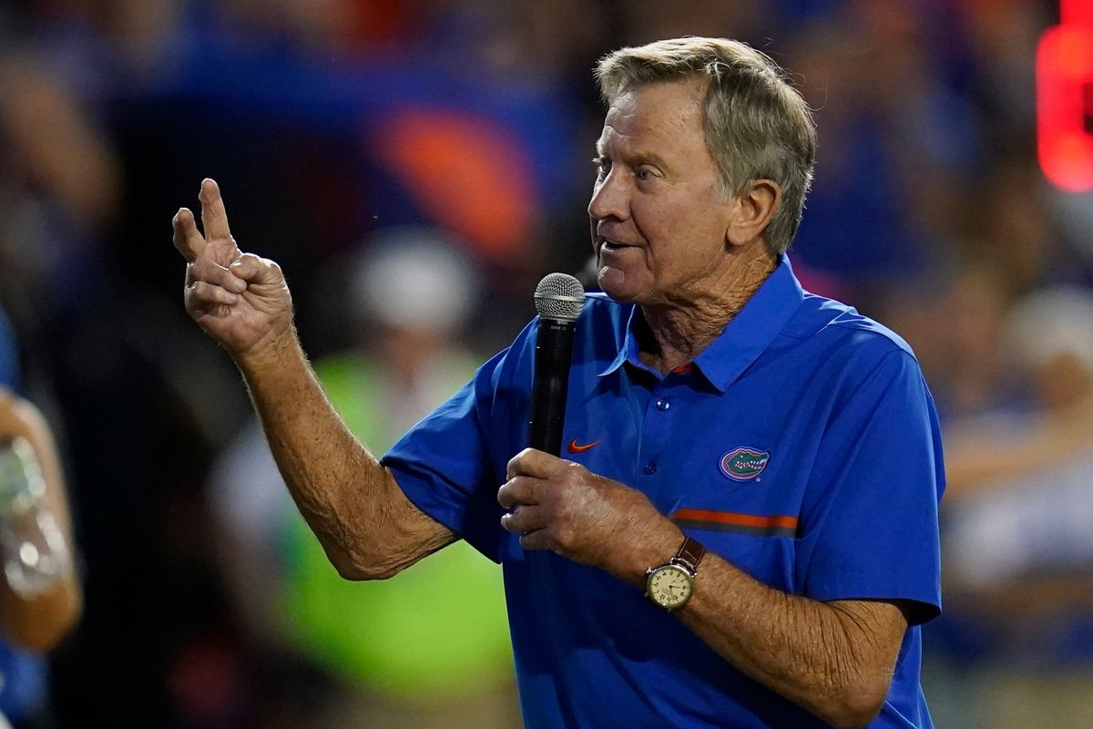 Steve Spurrier get Gator fans pumped up.