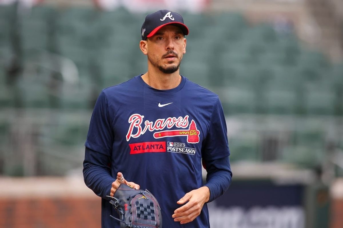 Oct 6, 2023; Atlanta, GA, USA; Atlanta Braves starting pitcher Charlie Morton (50) during a workout before the NLDS against the Philadelphia Phillies at Truist Park.