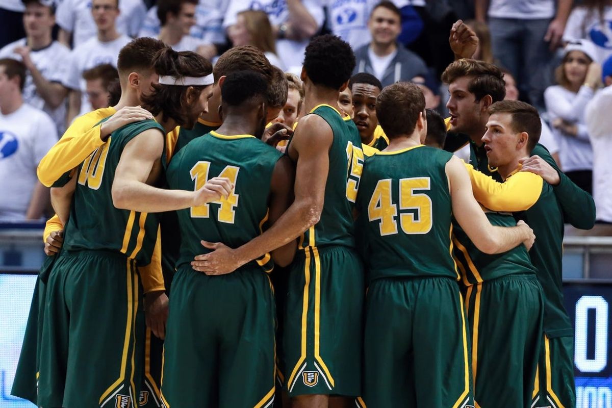 The San Francisco Dons huddle on the floor before a game. Mandatory Credit: Chris Nicoll-Imagn Images