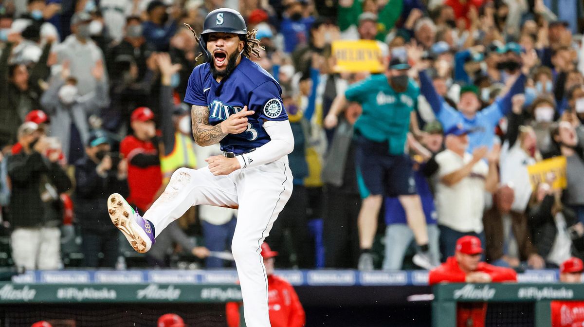 J.P. Crawford and the Mariners are still alive in the hunt for the playoffs.