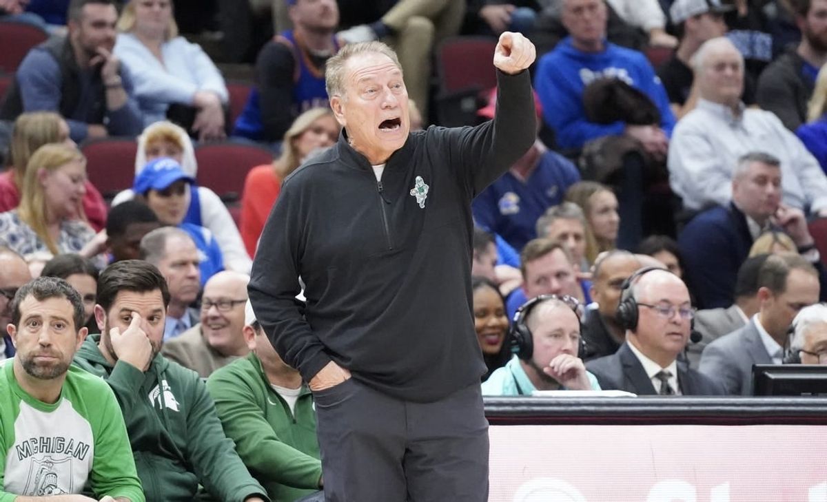 Nov 14, 2023; Chicago, Illinois, USA; Michigan State Spartans head coach Tom Izzo gestures to his team during the second half at United Center.