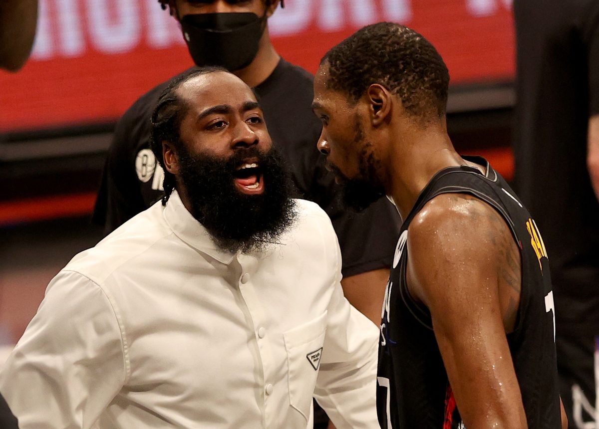 An injured James Harden (l.) and Kevin Durant