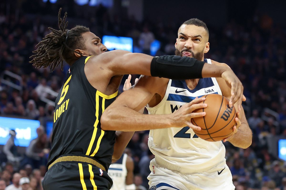 Rudy Gobert (r.) doesn’t appear to be well-liked among his NBA peers.