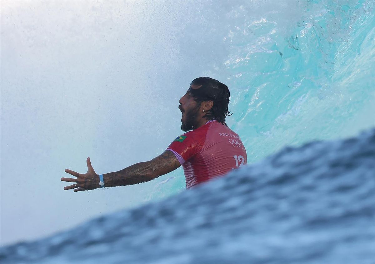 Paris 2024 Olympics - Surfing - Men's Round 2 - Heat 8 - Teahupo'o, Tahiti, French Polynesia - July 28, 2024. Filipe Toledo of Brazil reacts after riding a wave during Heat 8. REUTERS/Carlos Barria