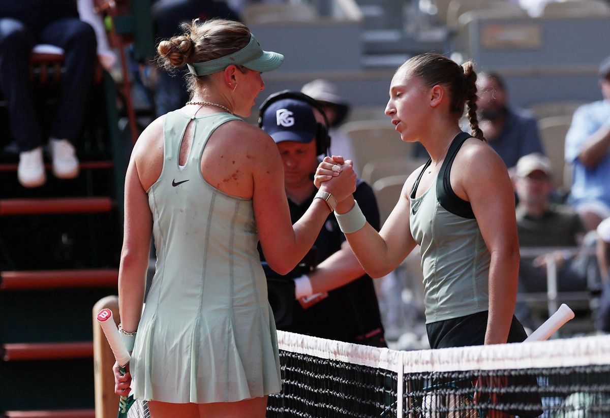 France's Diane Parry shakes hands with the Amanda Anisimova after upsetting the American at the French Open on May 30, 2026.