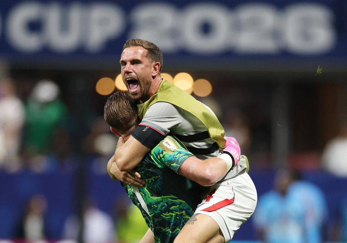 England's Jordan Pickford and Jordan Henderson celebrate a goal by Harry Kane against DR Congo on July 1, 2026.