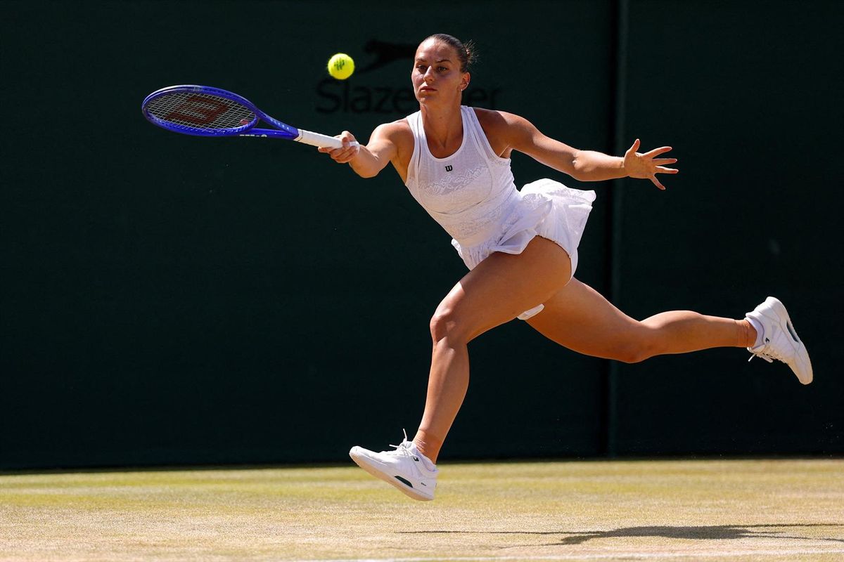 6 de julho de 2026 Marta Kostyuk da Ucrânia em ação durante sua partida da quarta rodada contra Ashlyn Krueger dos EUA