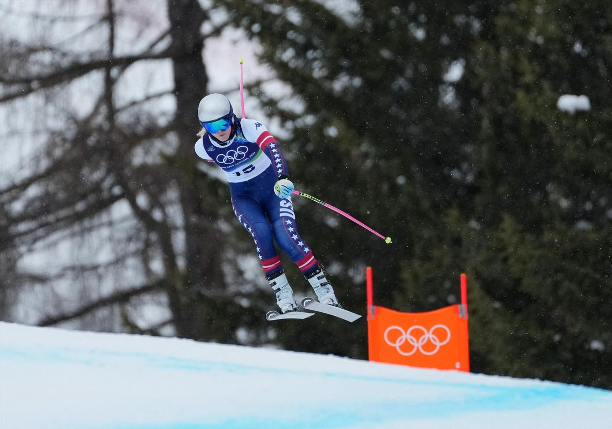 Belluno, Italy -- Lindsey Vonn of the United States successfully finished her final training run for the women's Olympics downhill race, despite a knee injury.