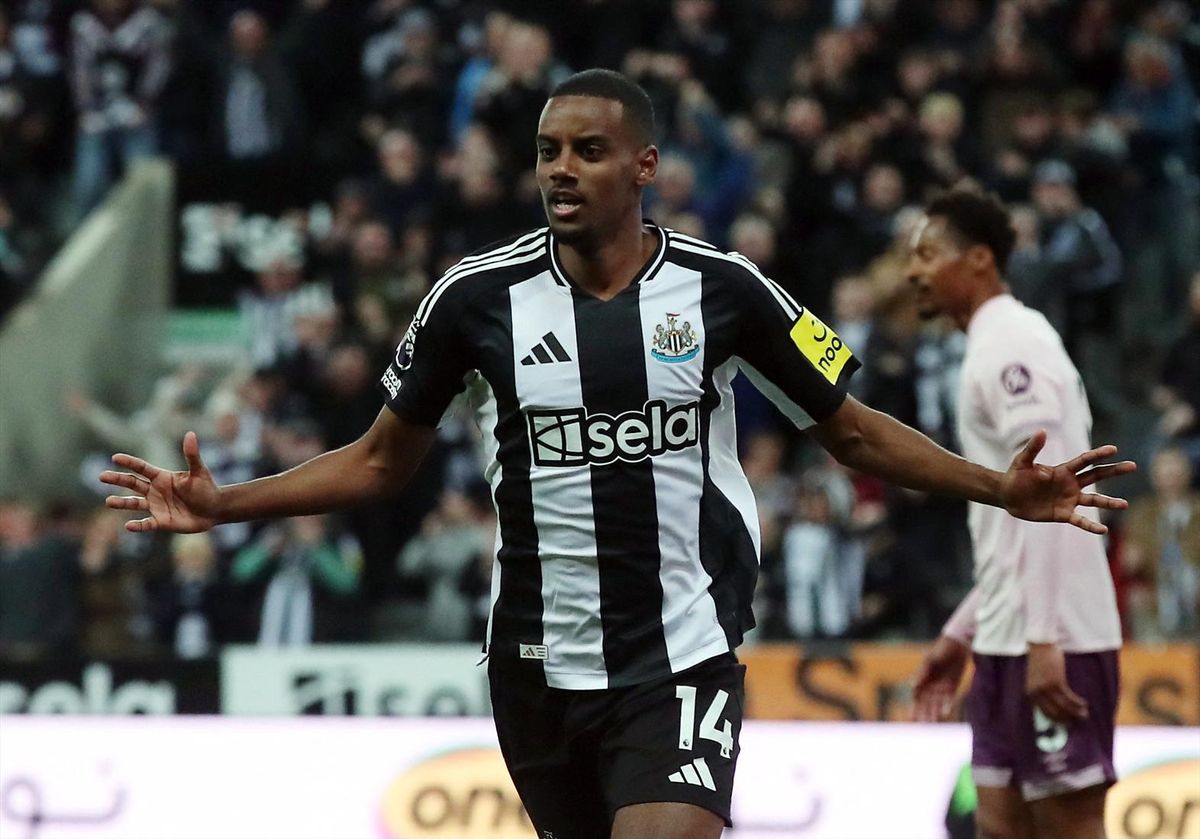 Soccer Football - Premier League - Newcastle United v Brentford - St James' Park, Newcastle, Britain - April 2, 2025 Newcastle United's Alexander Isak celebrates scoring their first goal.
