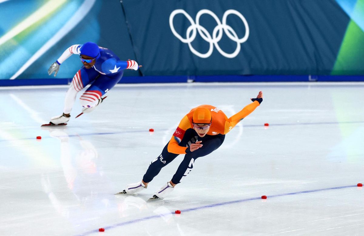 Femke Kok of the Netherlands in action with Erin Jackson of the United States during the women's 500m at the Winter Games in Milan on Sunday. Kok won the gold medal.