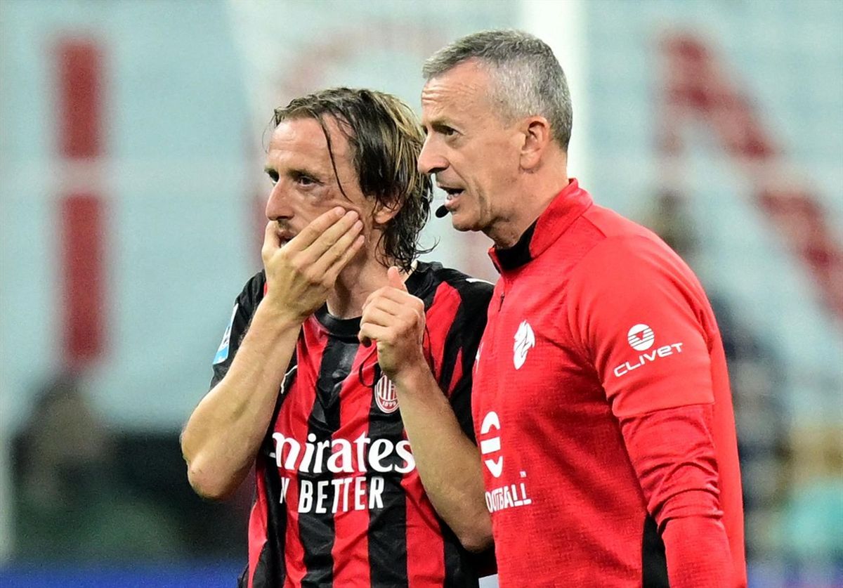 AC Milan's Luka Modric leaves the pitch after sustaining an injury against Juventus in Milan on April 26, 2026.