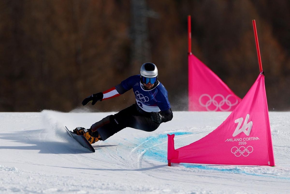 Benjamin Karl of Austria win's the men's parallel giant slalom big final against Sangkyum Kim of South Korea at Livigno Snow Park in Livigno, Italy, on Sunday.
