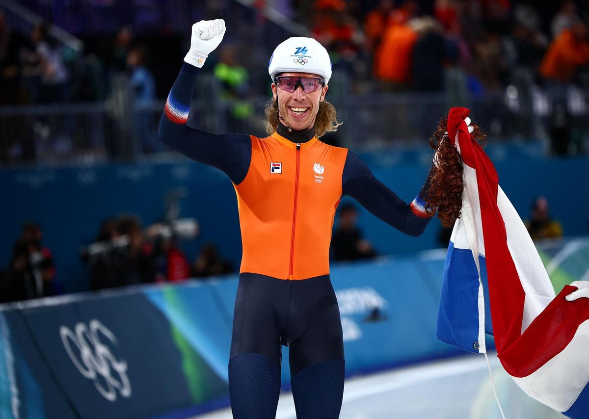 Jorrit Bergsma of Netherlands celebrates with the national flag after winning gold in the Men's Mass Start Final.