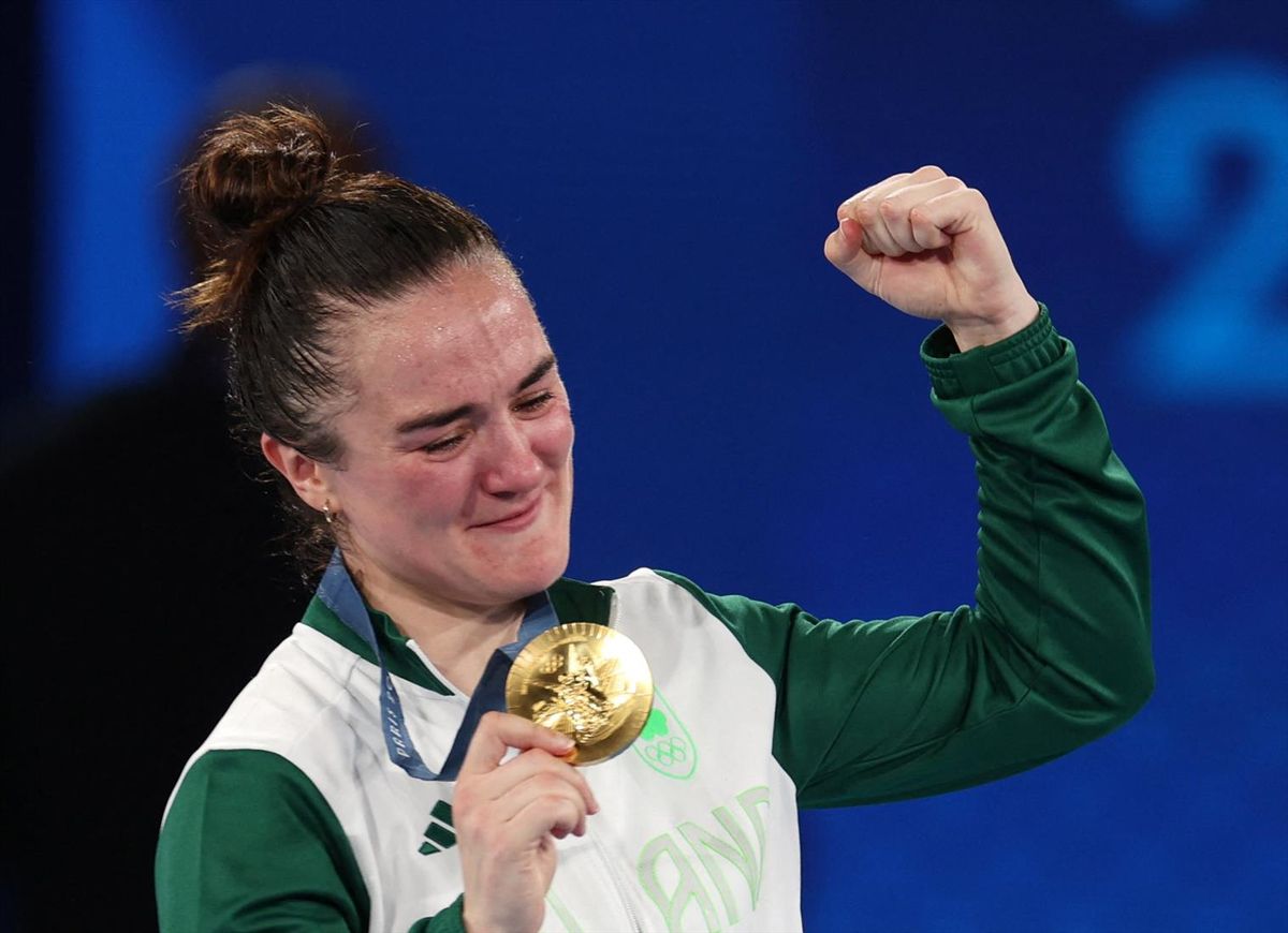 Paris 2024 Olympics - Boxing - Women's 60kg - Victory Ceremony - Roland-Garros Stadium, Paris, France - August 06, 2024. Gold medallist Kellie Harrington of Ireland celebrates on the podium.