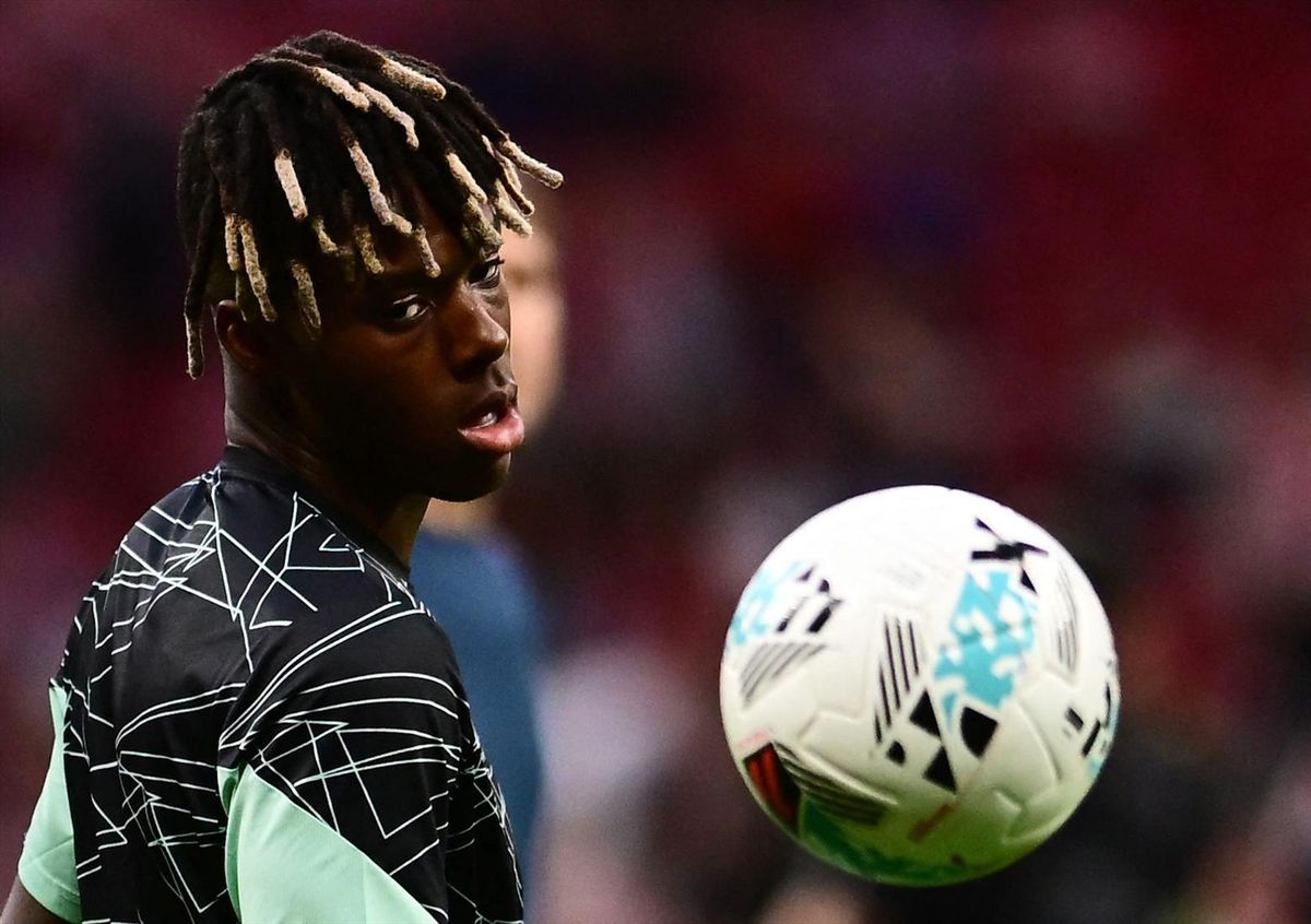 Athletic Bilbao's Nico Williams warming up before a match against Atletico Madrid on April 25, 2026.