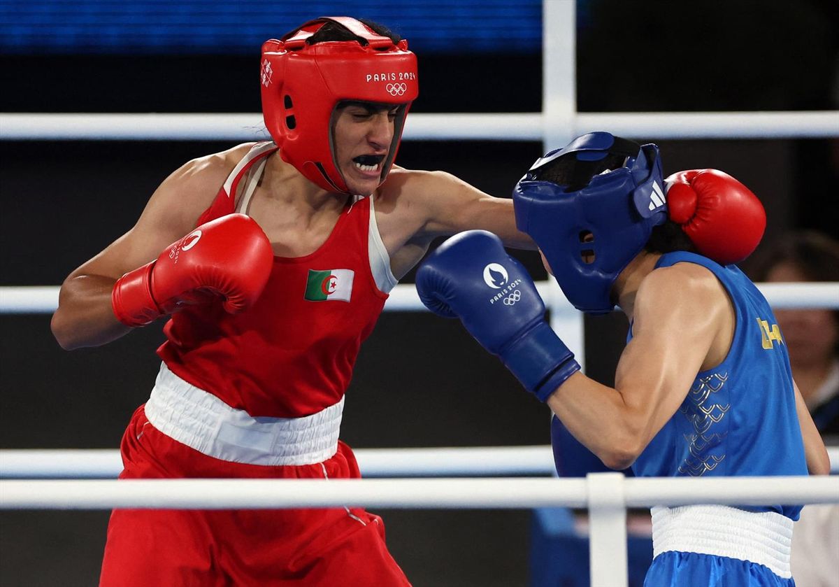 Paris 2024 Olympics - Boxing - Women's 66kg - Final - Roland-Garros Stadium, Paris, France - August 09, 2024. Imane Khelif of Algeria in action against Liu Yang of China. REUTERS/Pilar Olivares
