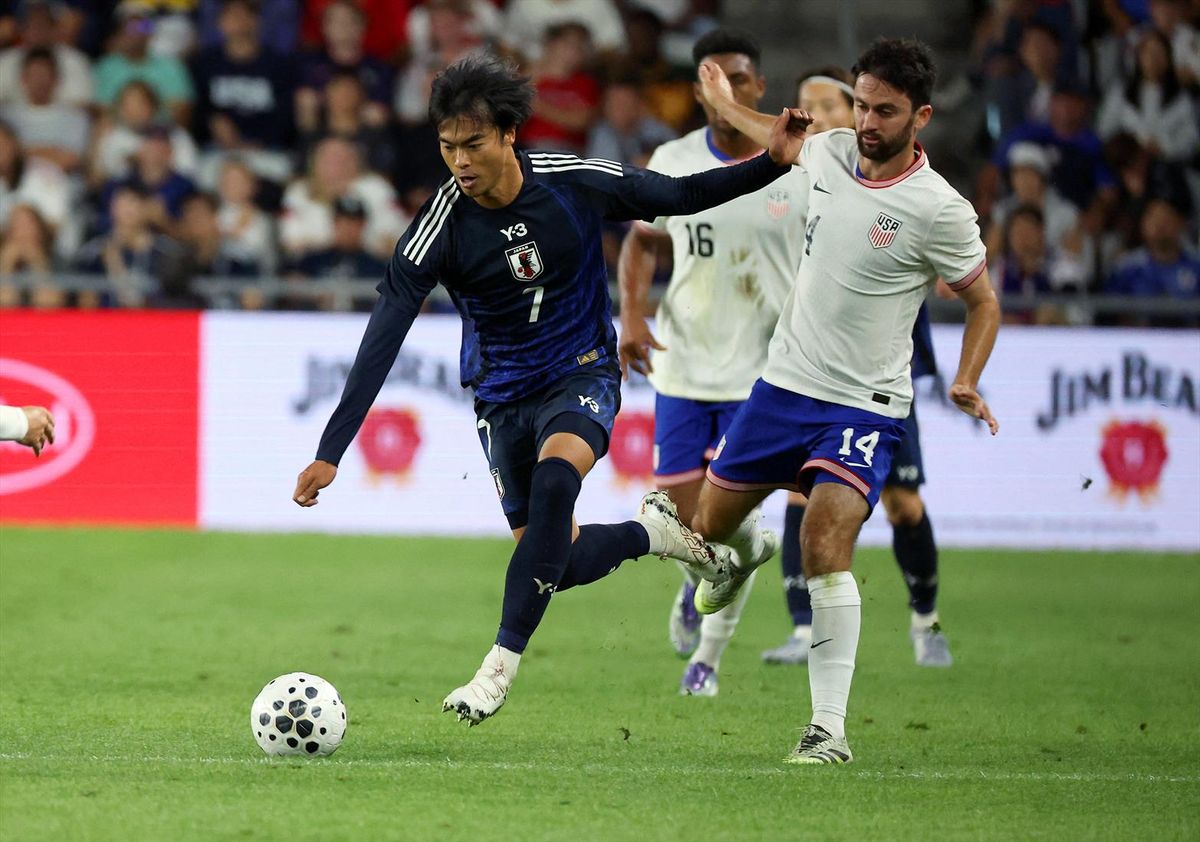 Japan midfielder Kaoru Mitoma (7) controls the ball as USMNT midfielder Luca de la Torre (14) defends at Lower.com Field in Columbus, Ohio on Sept. 9, 2025. Credit: Joseph Maiorana-Imagn Images
