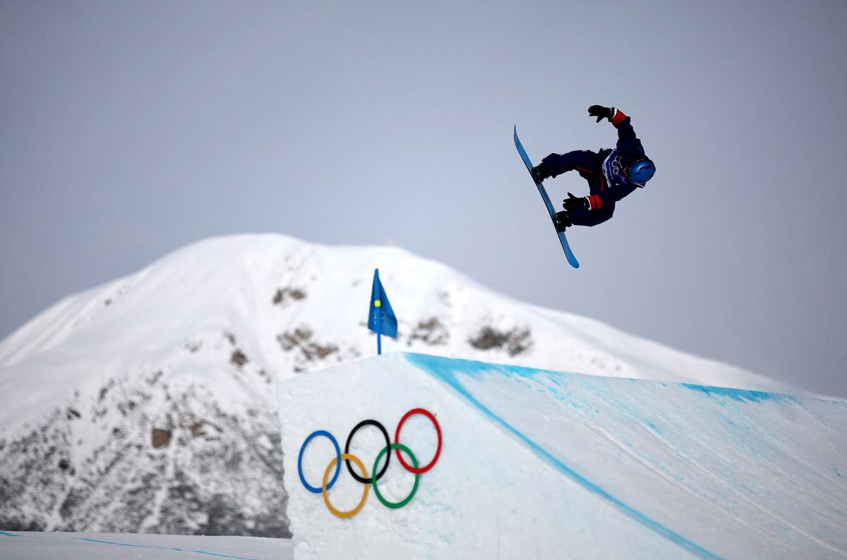 Jake Canter of the United States finished third in the men's snowboard slopestyle final on Wednesday in Livigno, Italy, at the Milan Cortina Games.
