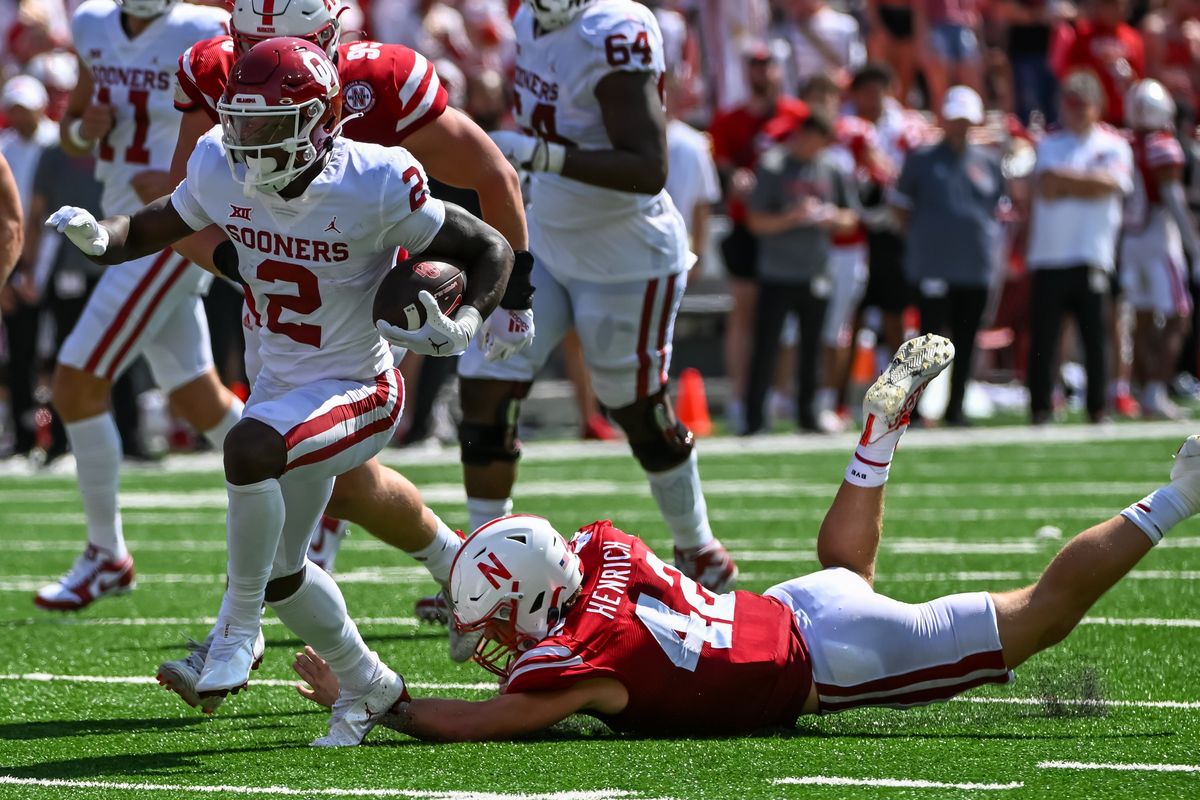 Oklahoma’s Jovantae Barnes carries the ball during the Sooners’ drubbing of the Cornhuskers on Saturday.