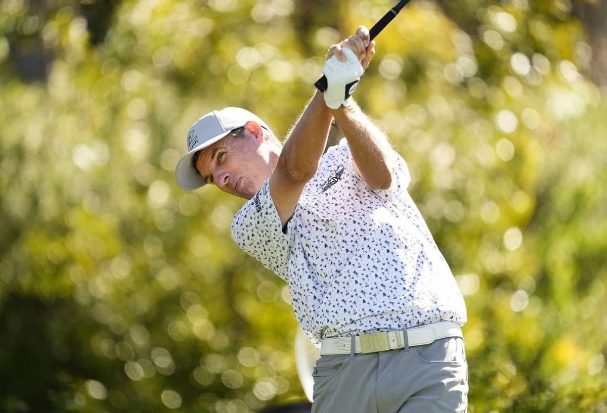Steven Alker plays his tee shot on the third hole during round one of the Charles Schwab Cup Championship at the Phoenix Country Club on Nov. 9, 2023.
