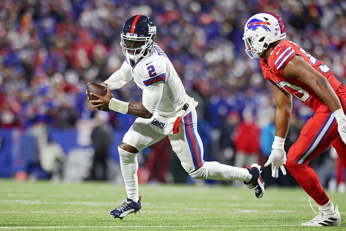 Tyrod Taylor (2) casi lleva a los Gigantes a un enfado por los Bills.