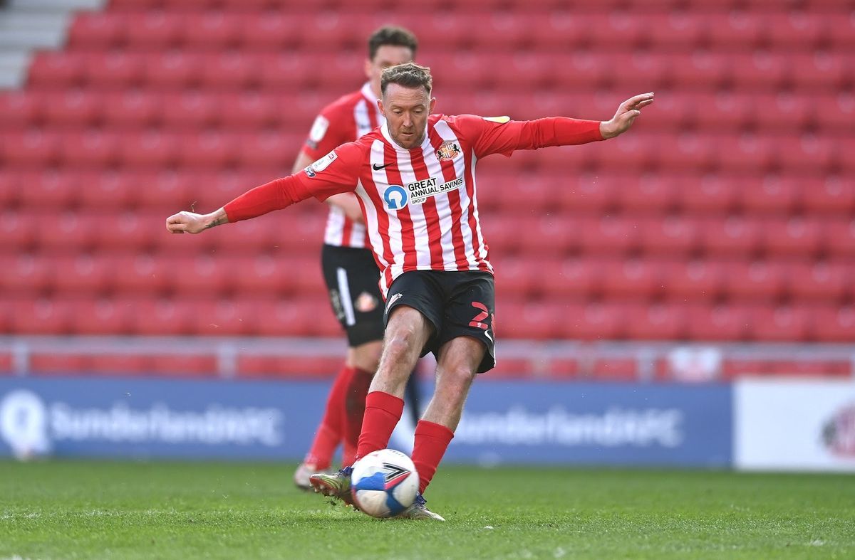 Aiden McGeady scored as ref allowed free kick with United player on ground.