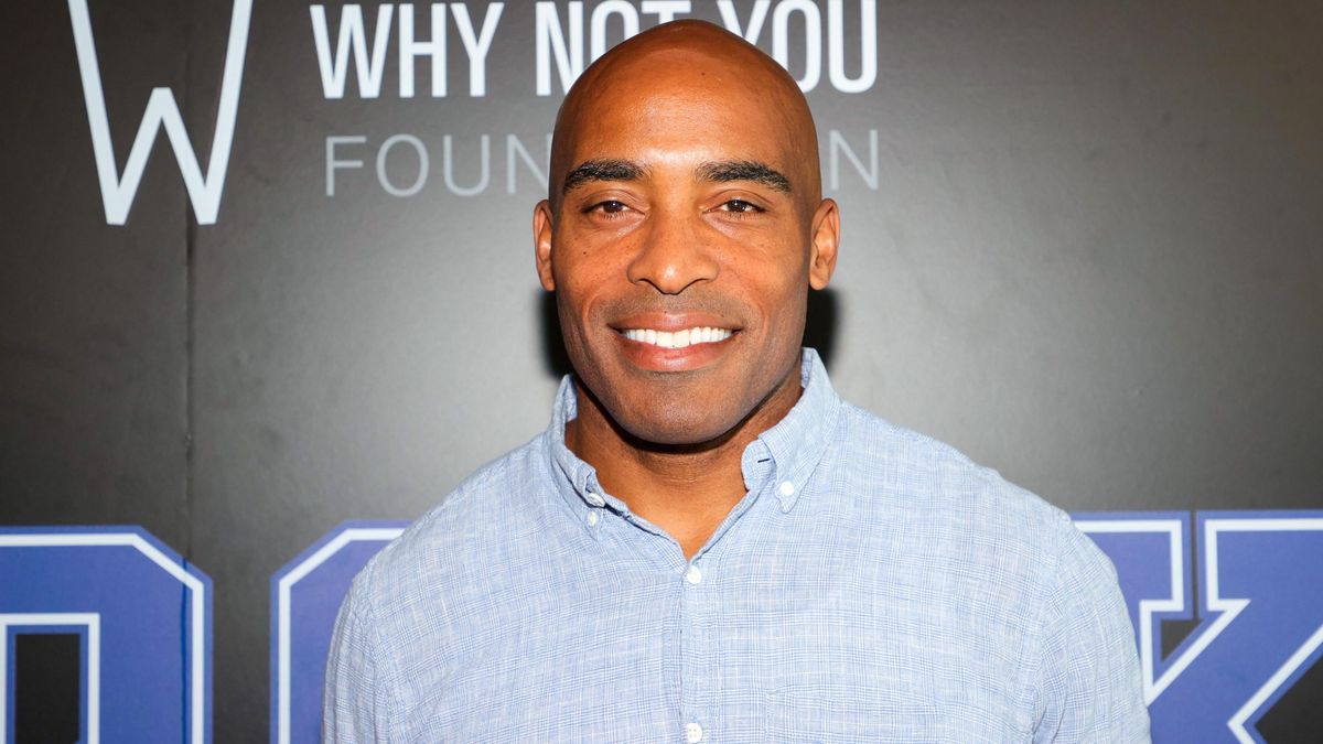 Brian Flores’ lawsuit is about so much more than how the Giants treated Tiki Barber.