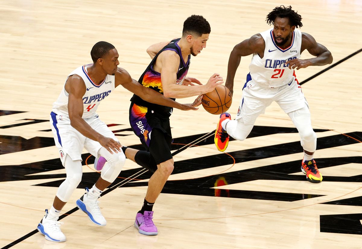 Patrick Beverly (r .)  and Rajon Rondo (l. )  are headed to Memphis .