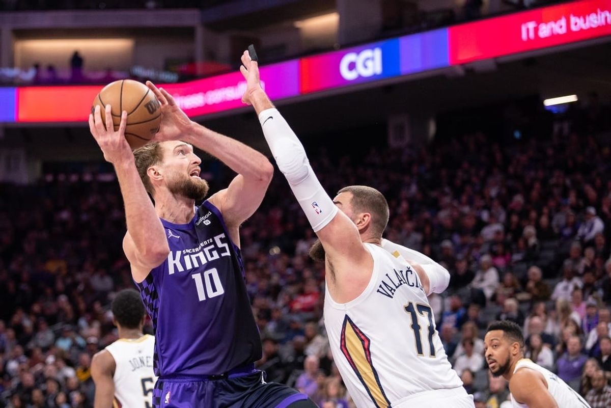 Jan 7, 2024; Sacramento, California, USA; Sacramento Kings forward Domantas Sabonis (10) controls the ball against New Orleans Pelicans center Jonas Valanciunas (17) during the first quarter at Golden 1 Center.