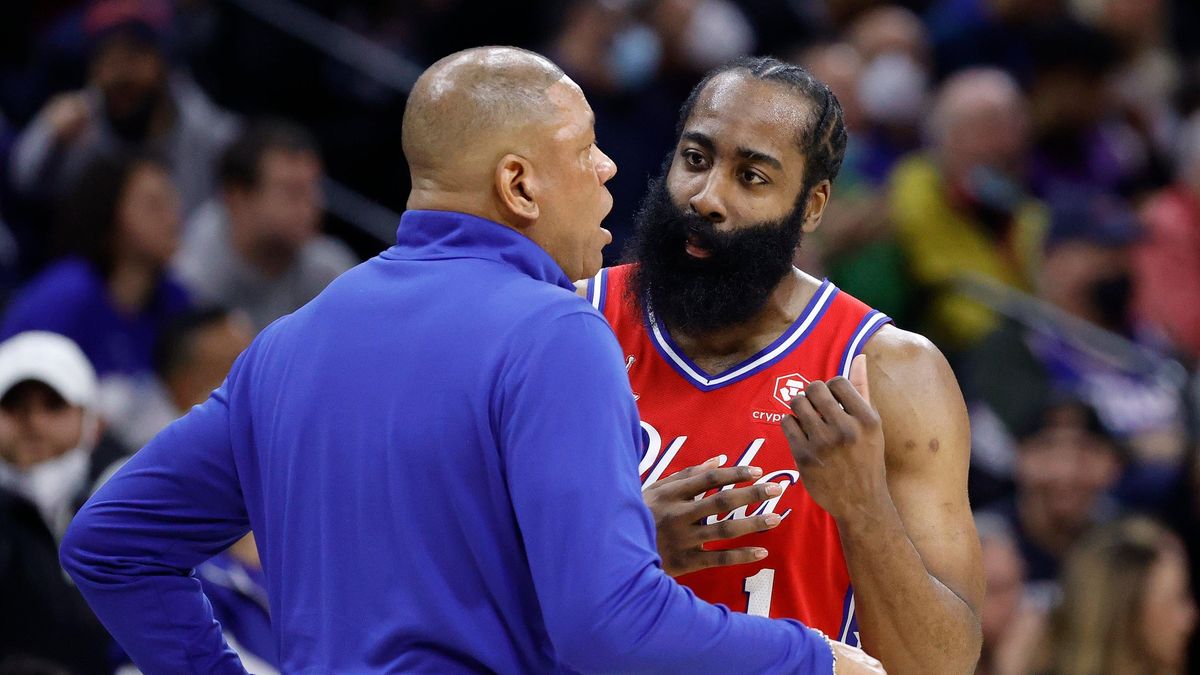 Doc Rivers (l.) and James Harden