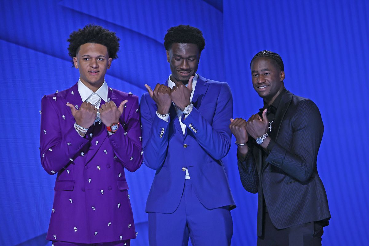 Paolo Banchero (L), Mark Williams (C), and Malaki Branham (R) pose for photos.